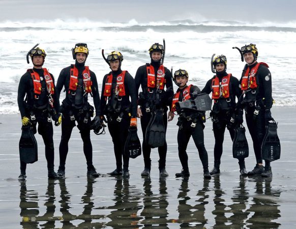 Advanced Helicopter Rescue School training on the coast of Oregon, 2023